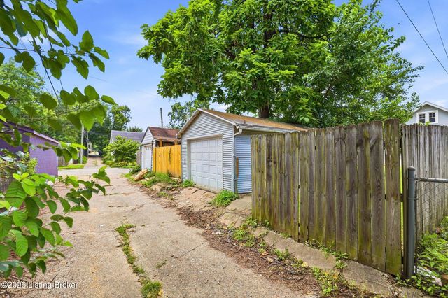 817 Lydia St, Louisville, KY 40217