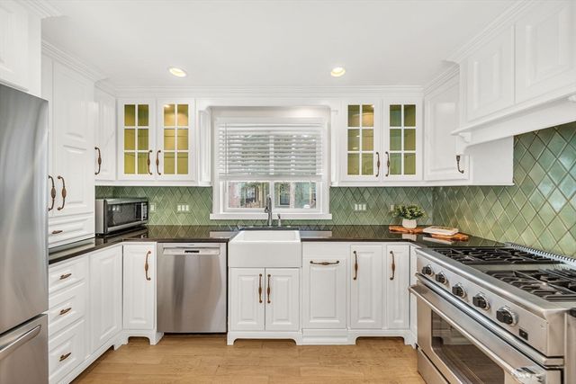 266 Langley Rd 1, Newton, MA 02459