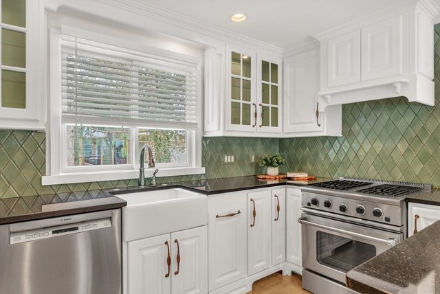 266 Langley Rd 1, Newton, MA 02459