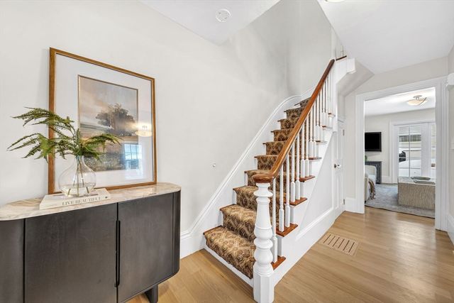 266 Langley Rd 1, Newton, MA 02459