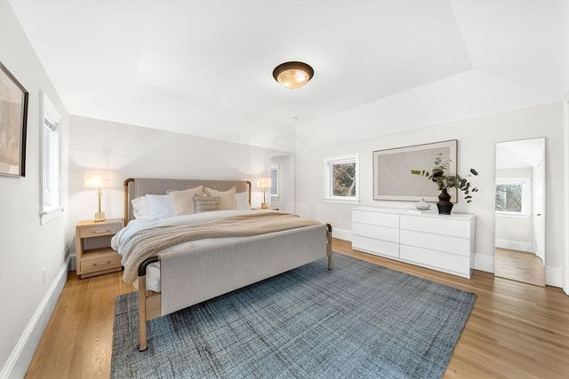 266 Langley Rd 1, Newton, MA 02459