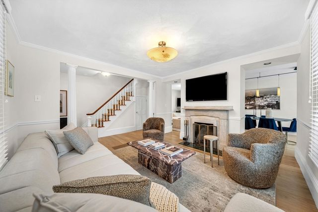 266 Langley Rd 1, Newton, MA 02459