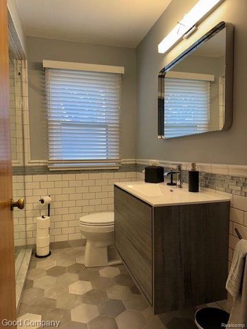 1002 E Lincoln Avenue, Royal Oak, MI 48067