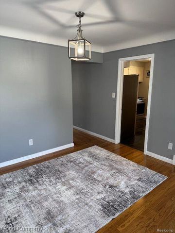 1002 E Lincoln Avenue, Royal Oak, MI 48067