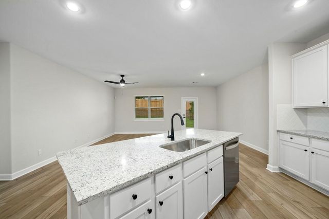 6015 Diamond Leaf Court, Conroe, TX 77304