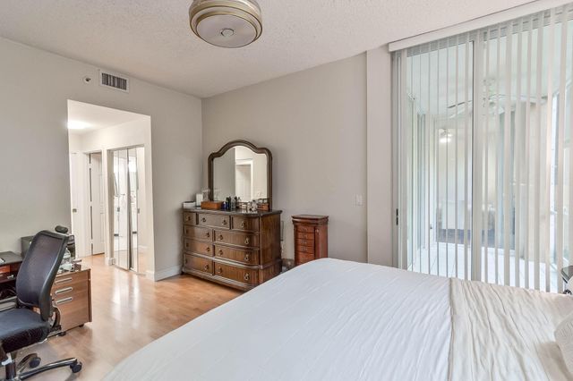 9755 NW 52nd St 112, Doral, FL 33178