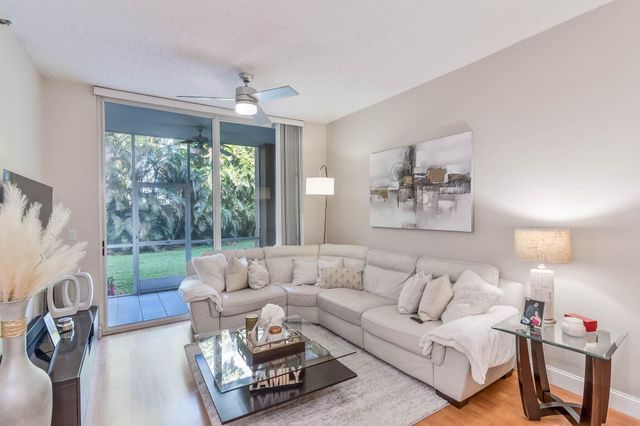 9755 NW 52nd St 112, Doral, FL 33178