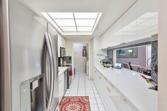 9755 NW 52nd St 112, Doral, FL 33178