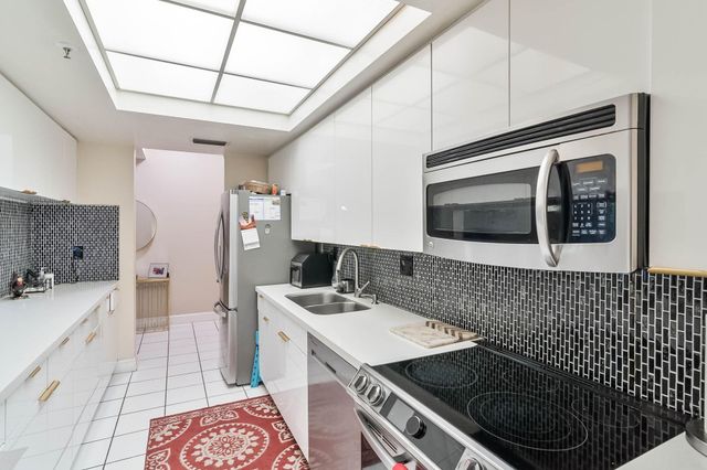 9755 NW 52nd St 112, Doral, FL 33178