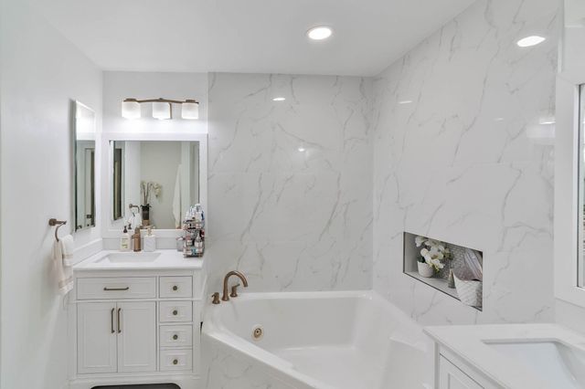 9755 NW 52nd St 112, Doral, FL 33178