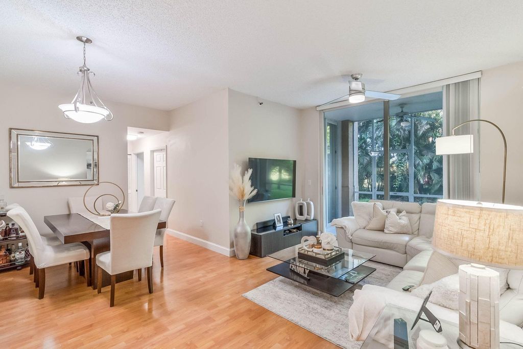 9755 NW 52nd St 112, Doral, FL 33178