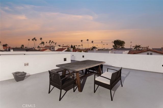 171 Savona Walk, Long Beach, CA 90803