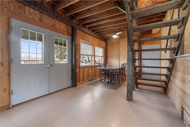 104 N Pine Avenue, Gentry, AR 72734