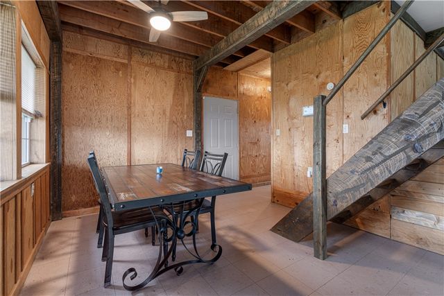 104 N Pine Avenue, Gentry, AR 72734