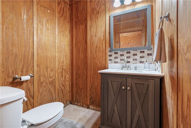 104 N Pine Avenue, Gentry, AR 72734