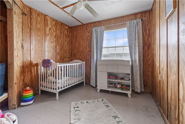 104 N Pine Avenue, Gentry, AR 72734