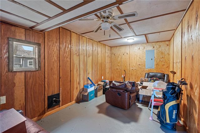 104 N Pine Avenue, Gentry, AR 72734