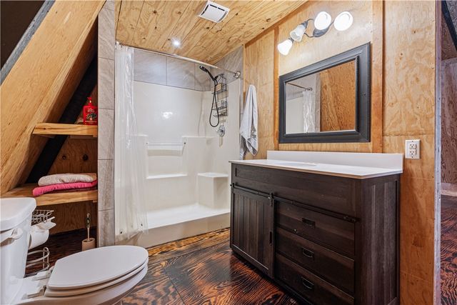 104 N Pine Avenue, Gentry, AR 72734