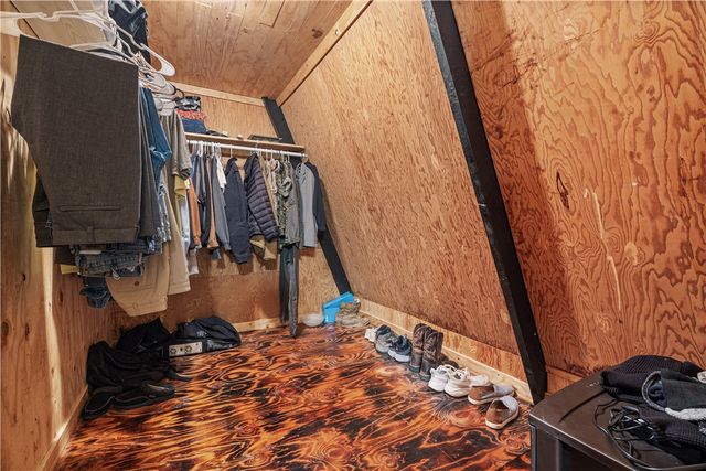 104 N Pine Avenue, Gentry, AR 72734