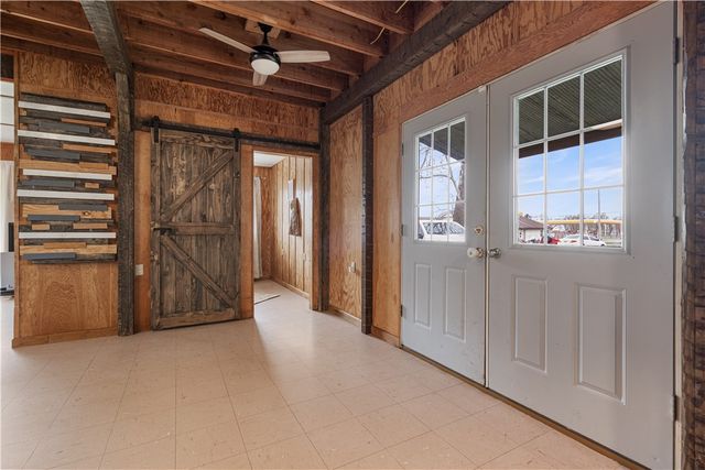 104 N Pine Avenue, Gentry, AR 72734