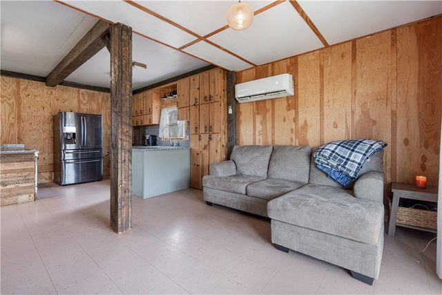 104 N Pine Avenue, Gentry, AR 72734