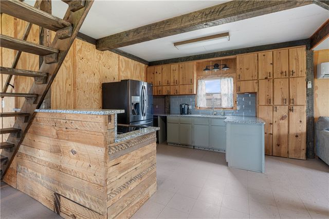 104 N Pine Avenue, Gentry, AR 72734