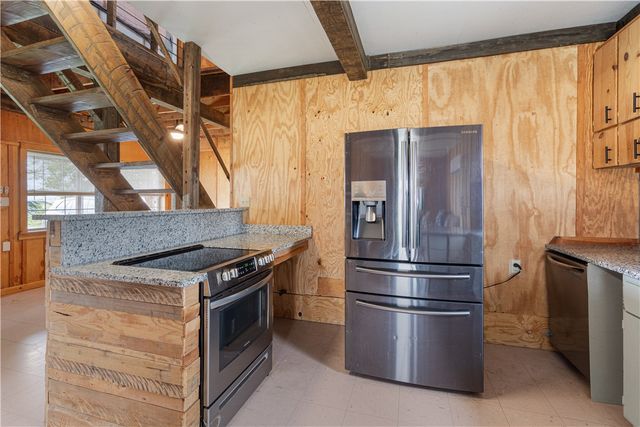 104 N Pine Avenue, Gentry, AR 72734