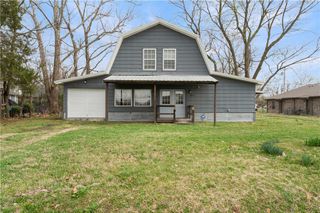 104 N Pine Avenue, Gentry, AR 72734
