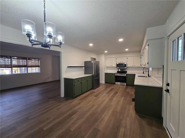 1502 S Main Street, Clinton, MO 64735