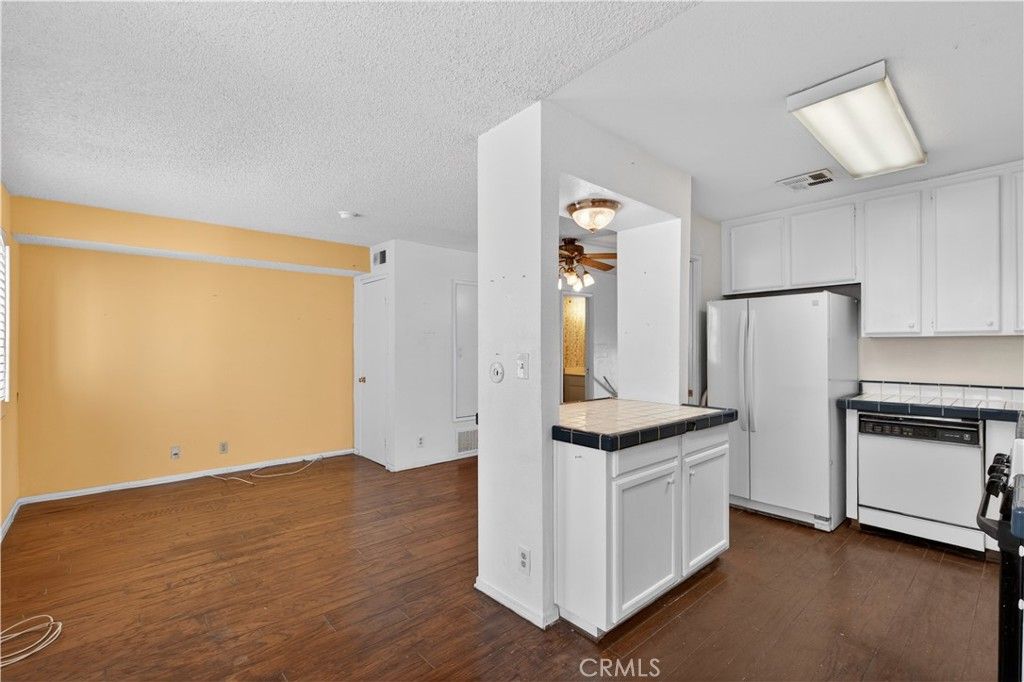 Image 7 of property listing at 9950 Topanga Canyon Boulevard 43, Chatsworth, CA 91311