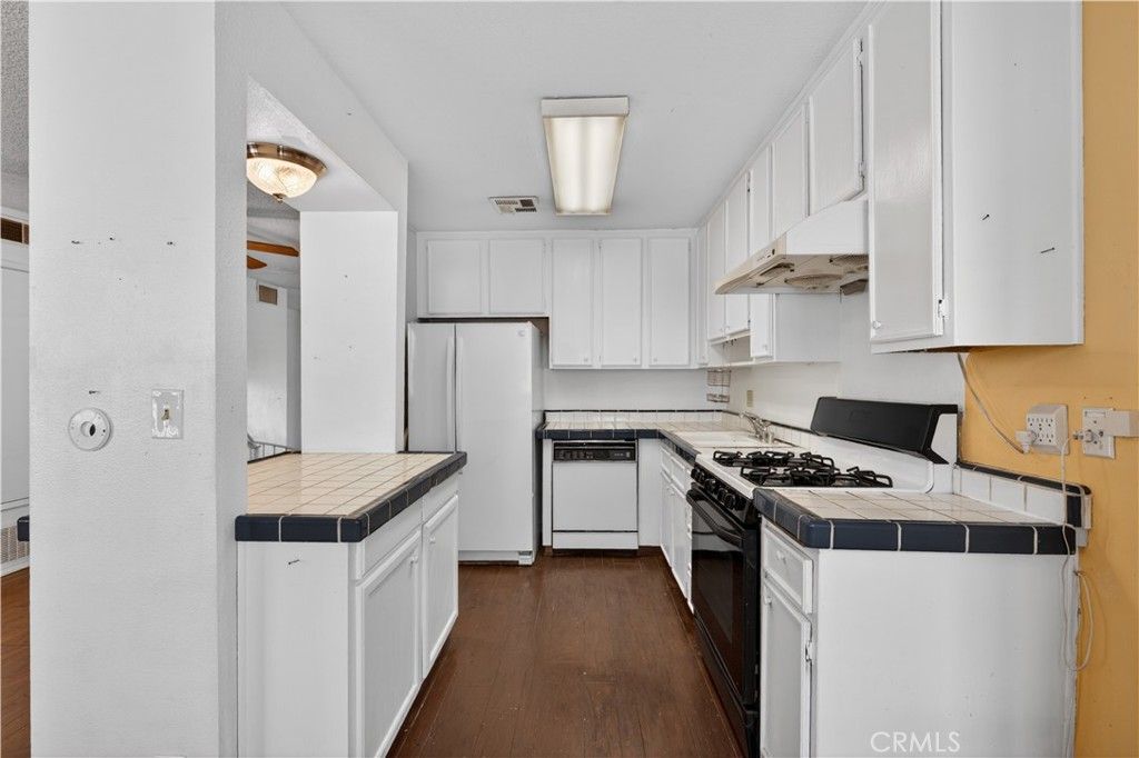 Image 8 of property listing at 9950 Topanga Canyon Boulevard 43, Chatsworth, CA 91311