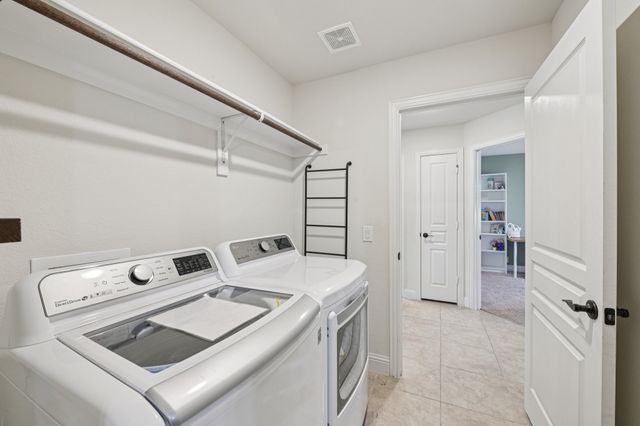 1811 Sunflower Drive, Glenn Heights, TX 75154