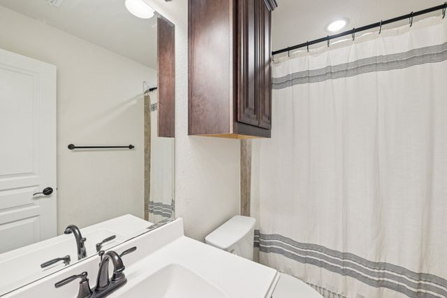 1811 Sunflower Drive, Glenn Heights, TX 75154