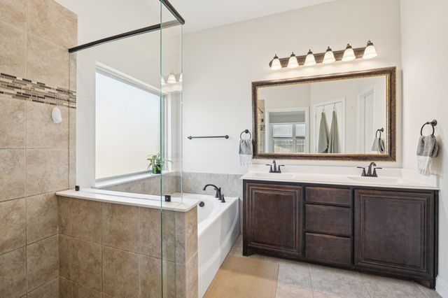 1811 Sunflower Drive, Glenn Heights, TX 75154