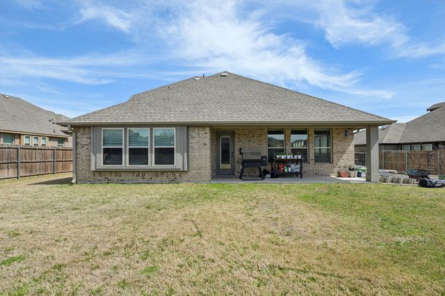 1811 Sunflower Drive, Glenn Heights, TX 75154