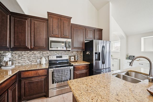 1811 Sunflower Drive, Glenn Heights, TX 75154