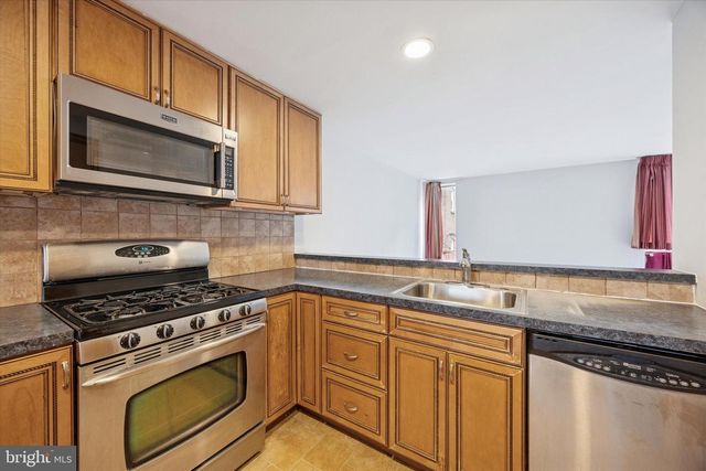 18 UNIVERSITY MEWS, Philadelphia, PA 19104