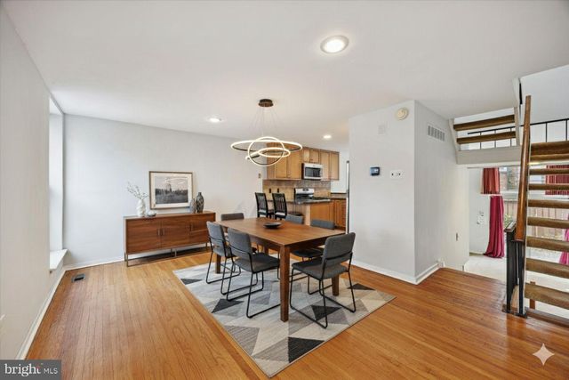 18 UNIVERSITY MEWS, Philadelphia, PA 19104