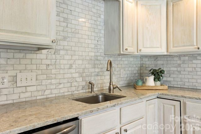 8 Fiver Lane, Asheville, NC 28803