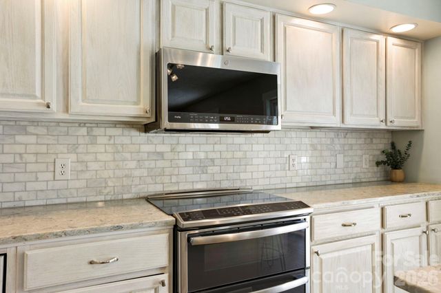 8 Fiver Lane, Asheville, NC 28803