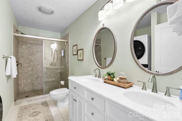 8 Fiver Lane, Asheville, NC 28803