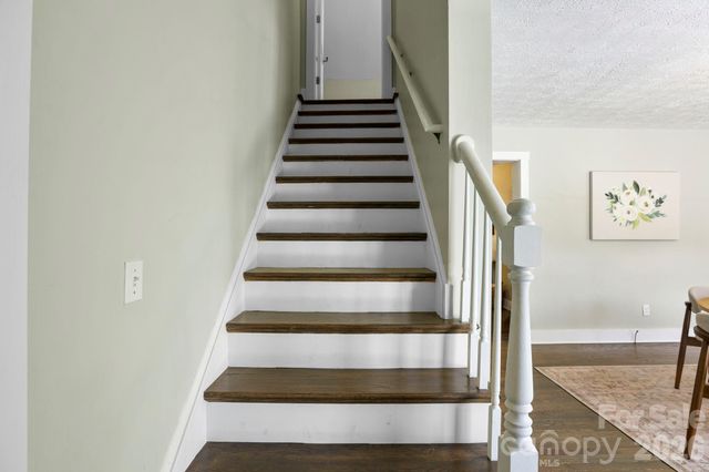 8 Fiver Lane, Asheville, NC 28803