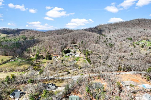 8 Fiver Lane, Asheville, NC 28803