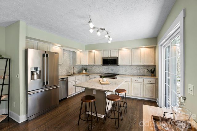 8 Fiver Lane, Asheville, NC 28803