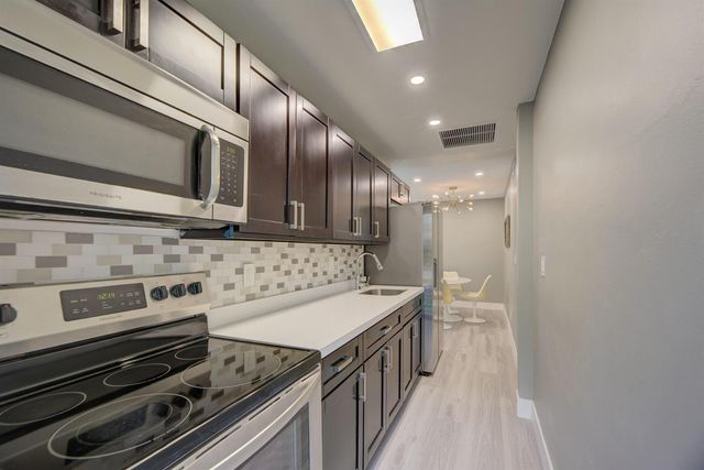 1425 NE 26th Drive 1-2, Wilton Manors, FL 33334