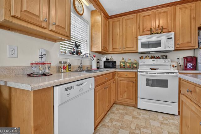 96 Creekside Drive, Mccaysville, GA 30555