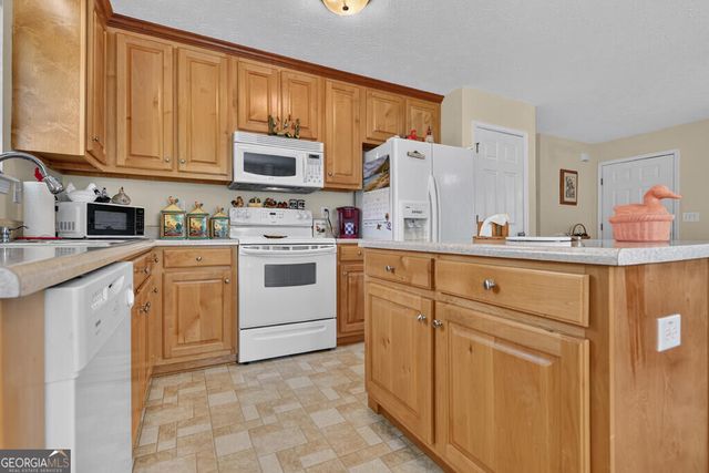 96 Creekside Drive, Mccaysville, GA 30555