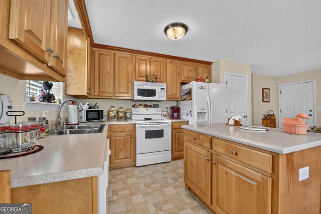 96 Creekside Drive, Mccaysville, GA 30555