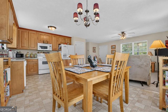 96 Creekside Drive, Mccaysville, GA 30555