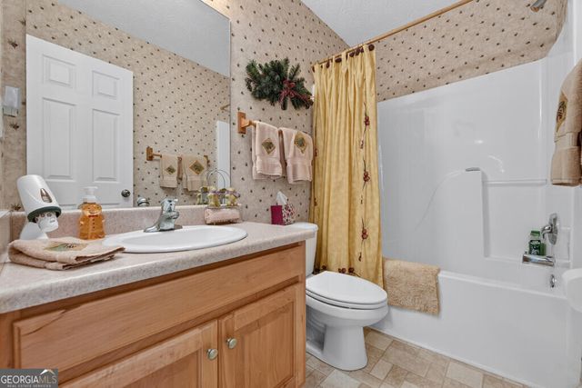 96 Creekside Drive, Mccaysville, GA 30555